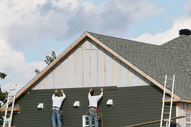 Professional Vinyl Siding technician working in Yorkville, NY